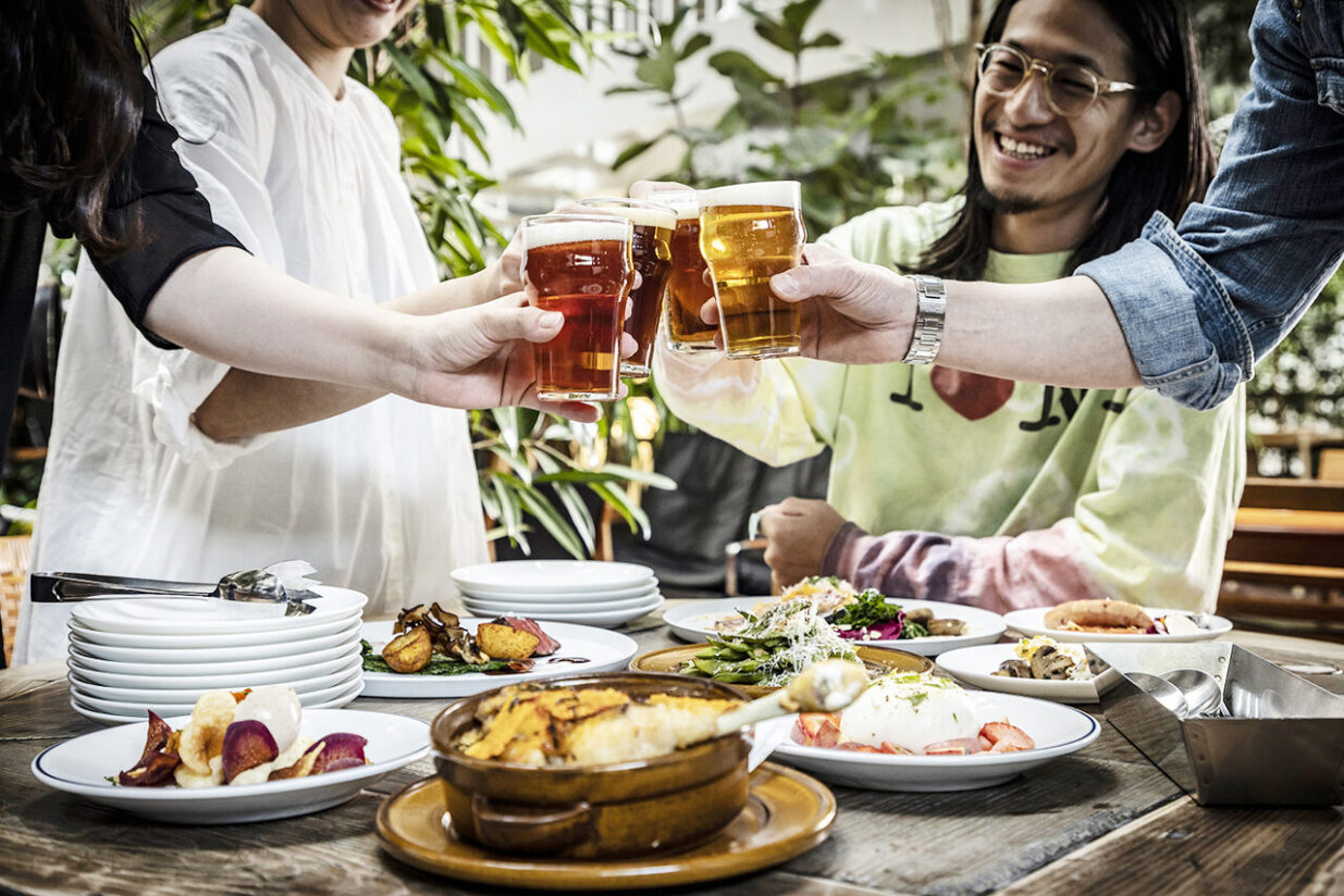 クラフトビールで乾杯！オープンエアなテラスでリゾート気分を味わえるプレミアムビアガーデン